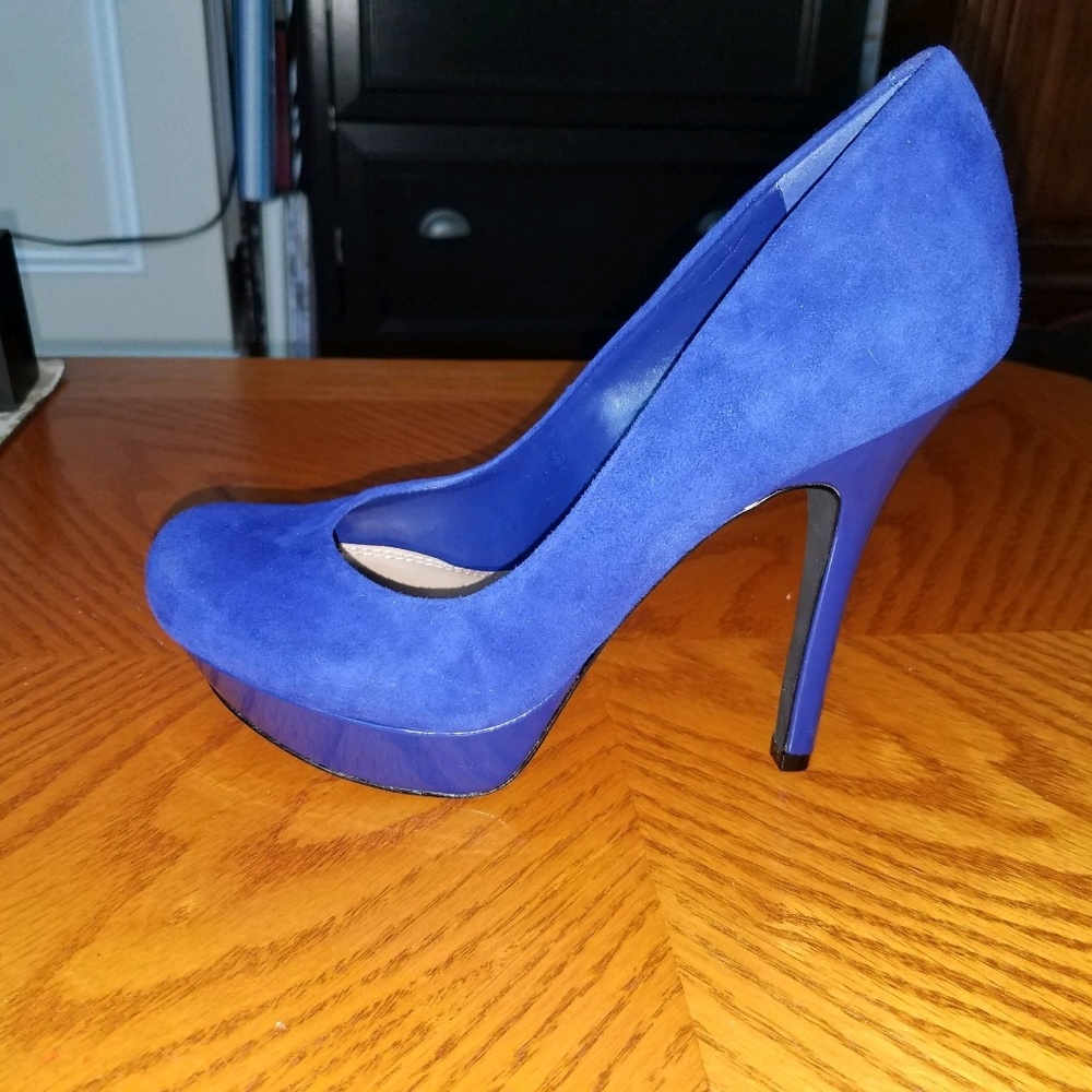 Jessica Simpson given heels size 6.5